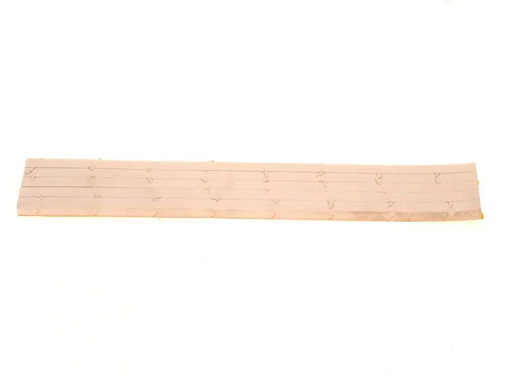 Bosch Dichtungssatz in Form eines langen, schmalen Streifens mit mehreren durchgehenden Linien und kleinen Vertiefungen, zur Verwendung in Dichtungsanwendungen.
